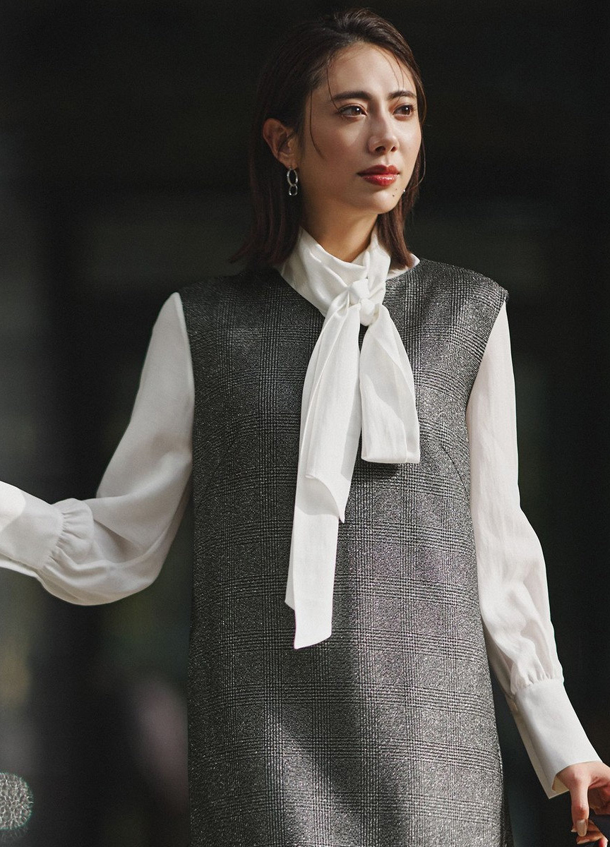 可卸式領巾長袖襯衫